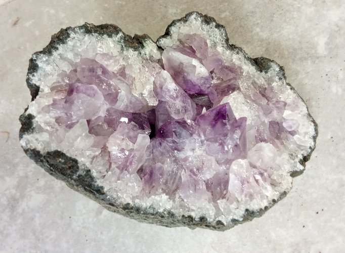 Petite Géode d'Améthyste Minéraux Cristaux Pierre Collection Lithotherapie