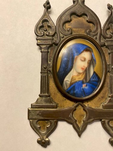 Petite icône ancienne de la Vierge Marie – médaillon néogothique, fin XIXᵉ siècle