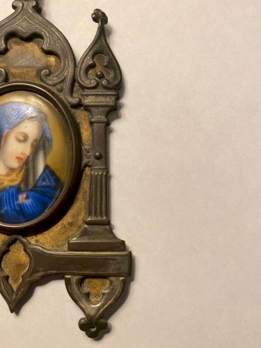 Petite icône ancienne de la Vierge Marie – médaillon néogothique, fin XIXᵉ siècle