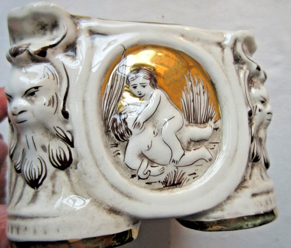 Petite jardinière de guéridon porcelaine Capodimente Italie: chahut d'Angelots