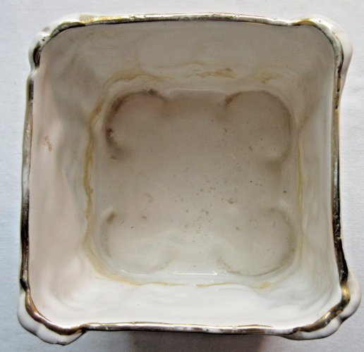 Petite jardinière de guéridon porcelaine Capodimente Italie: chahut d'Angelots