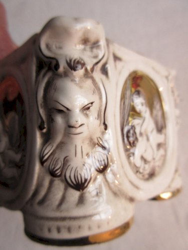 Petite jardinière de guéridon porcelaine Capodimente Italie: chahut d'Angelots