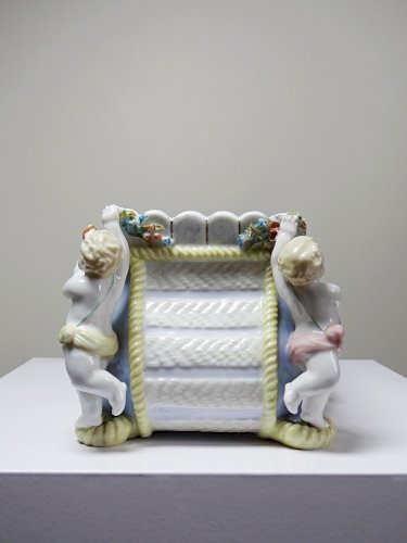 Petite jardinière en porcelaine Allemande ancienne Putti XIXe style Meissen