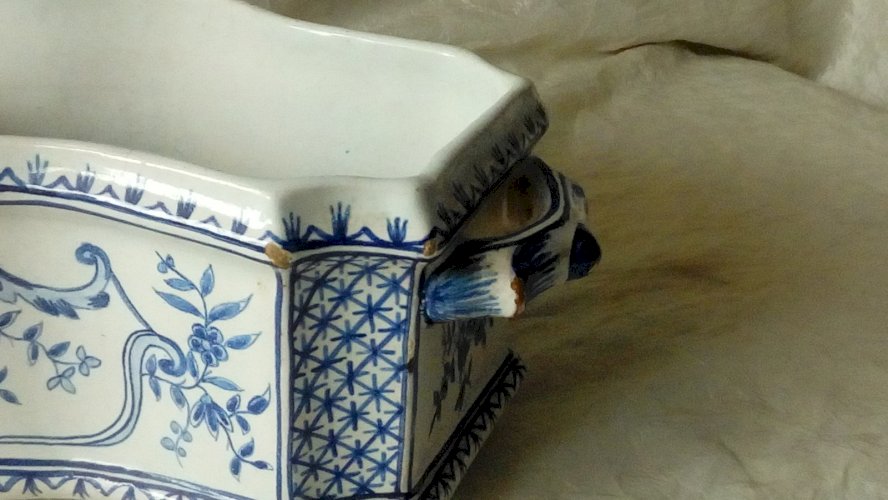 PETITE JARDINIERE RAFRAICHISSOIR  FAIENCE DESVRES FOURMAINTREAU  FRÈRE COURQUIN