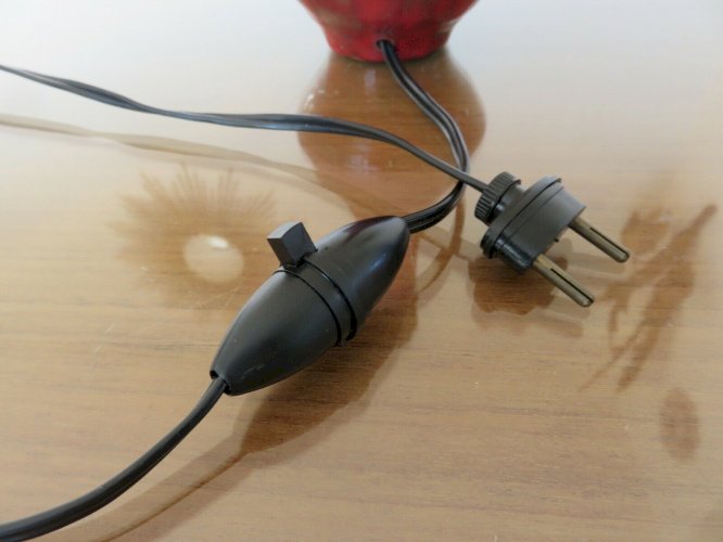 PETITE LAMPE EN CERAMIQUE ROUGE FEU ANNEES 50 60