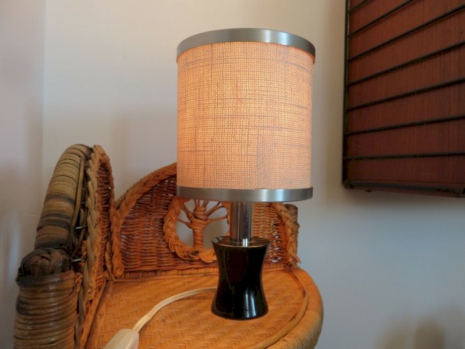 PETITE LAMPE EN RESINE NOIRE ET METAL CHROME TYPIQUE ANNEES 70 VINTAGE
