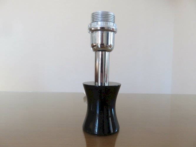 PETITE LAMPE EN RESINE NOIRE ET METAL CHROME TYPIQUE ANNEES 70 VINTAGE