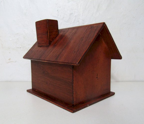 petite maison en bois style nichoir à oiseau vintage