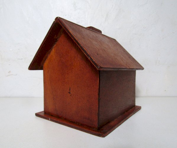 petite maison en bois style nichoir à oiseau vintage