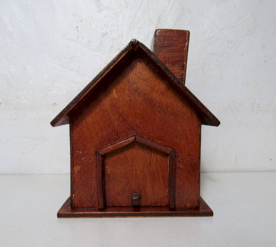 petite maison en bois style nichoir à oiseau vintage