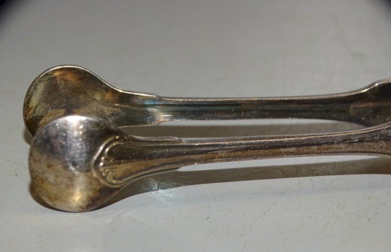 -PETITE PINCE à SUCRE CHRISTOFLE DANS SA BOITE JUS de GRENIER COLLECTION  D