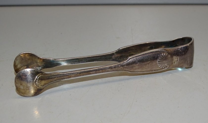 -PETITE PINCE à SUCRE CHRISTOFLE DANS SA BOITE JUS de GRENIER COLLECTION  D