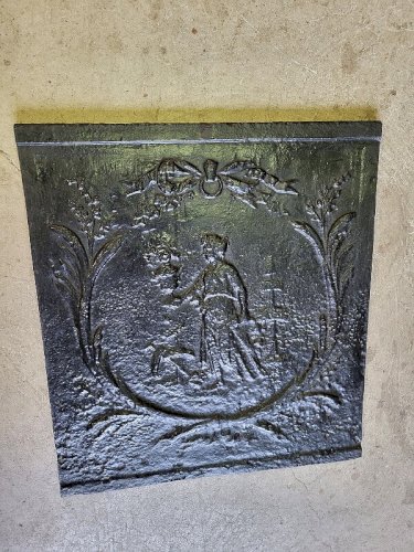 PETITE PLAQUE DE CHEMINEE DECOR DE PERSONNAGE DU XIX ème SIECLE N5