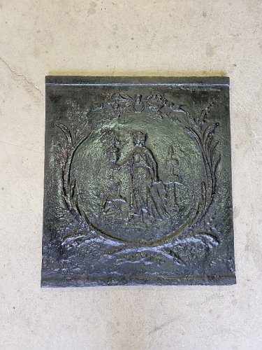 PETITE PLAQUE DE CHEMINEE DECOR DE PERSONNAGE DU XIX ème SIECLE N5