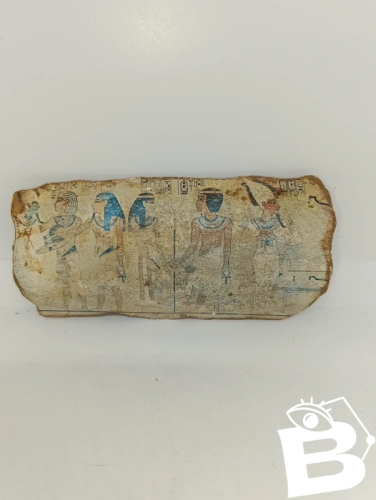 petite plaque  en argile ou terre cuite et  tissu fibré?  decor de scene de vie egyptienne