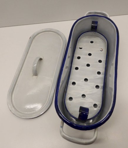 -PETITE POISSONNIERE TOLE EMAILLEE BLANCHE ou USTENSILE DE LABO  déco CUISINE  D
