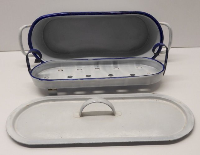 -PETITE POISSONNIERE TOLE EMAILLEE BLANCHE ou USTENSILE DE LABO  déco CUISINE  D