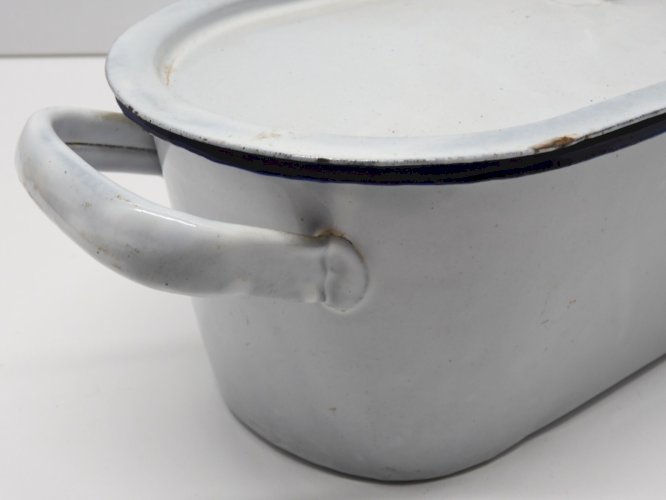 -PETITE POISSONNIERE TOLE EMAILLEE BLANCHE ou USTENSILE DE LABO  déco CUISINE  D
