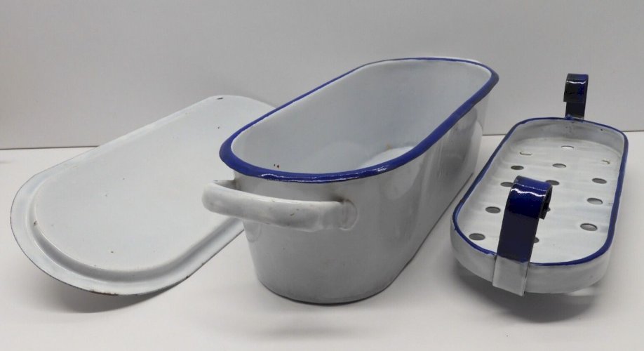 -PETITE POISSONNIERE TOLE EMAILLEE BLANCHE ou USTENSILE DE LABO  déco CUISINE  D
