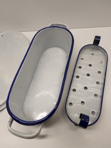 -PETITE POISSONNIERE TOLE EMAILLEE BLANCHE ou USTENSILE DE LABO  déco CUISINE  D