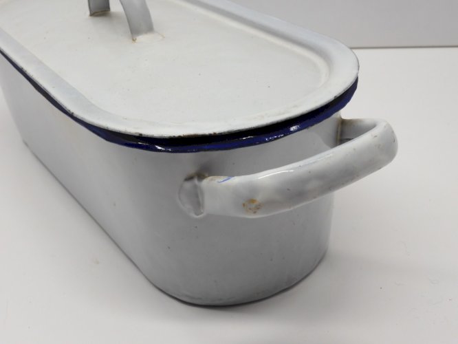 -PETITE POISSONNIERE TOLE EMAILLEE BLANCHE ou USTENSILE DE LABO  déco CUISINE  D