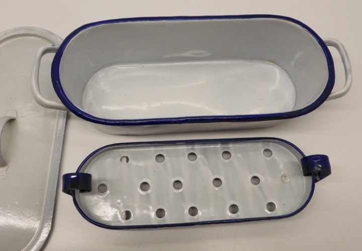 -PETITE POISSONNIERE TOLE EMAILLEE BLANCHE ou USTENSILE DE LABO  déco CUISINE  D