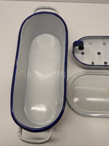 -PETITE POISSONNIERE TOLE EMAILLEE BLANCHE ou USTENSILE DE LABO  déco CUISINE  D