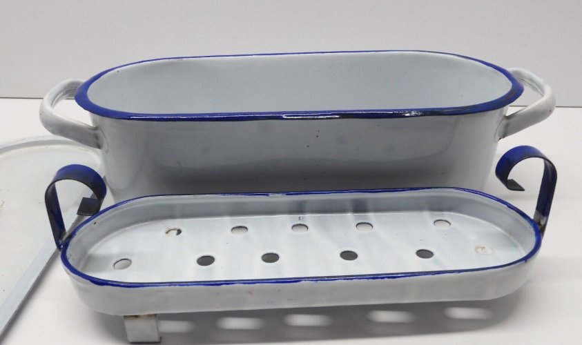 -PETITE POISSONNIERE TOLE EMAILLEE BLANCHE ou USTENSILE DE LABO  déco CUISINE  D