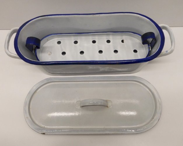 -PETITE POISSONNIERE TOLE EMAILLEE BLANCHE ou USTENSILE DE LABO  déco CUISINE  D