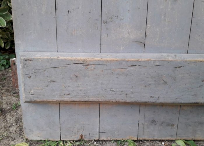 Petite porte ancienne en sapin H120xL60cm (trappe d’escalier) 
