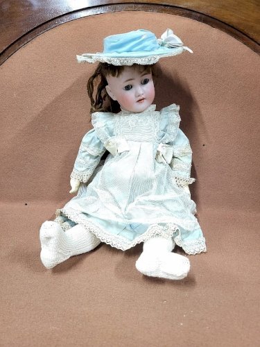 PETITE POUPEE ANCIENNE HEINRICH HANDWERK SIMON ET HALBIG GERMANY 2 N°12