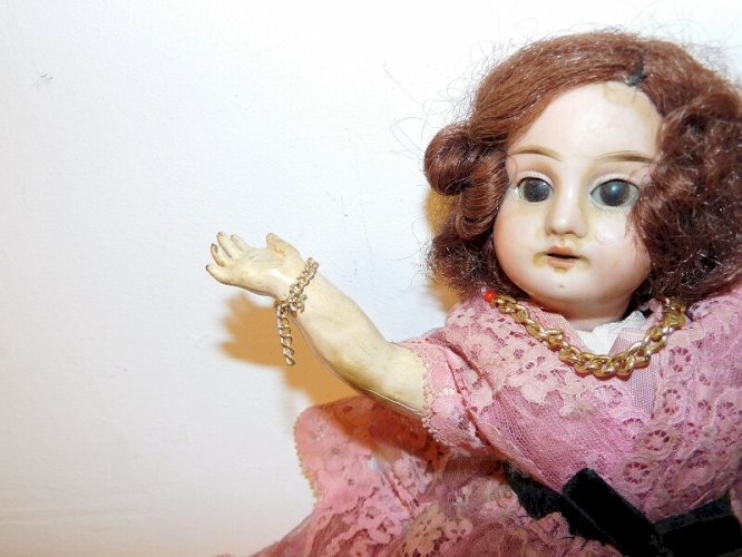 PETITE POUPEE ANCIENNETETE  EN PORCELAINE 4/6