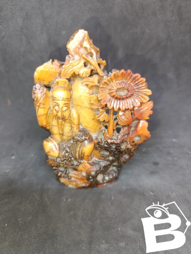 petite sculpture chinoise en pierre à decor de personnage et floral en bon etat