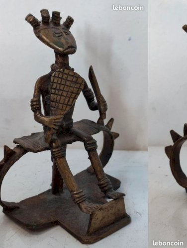 petite sculpture en bronze africain art primitif en bon etat