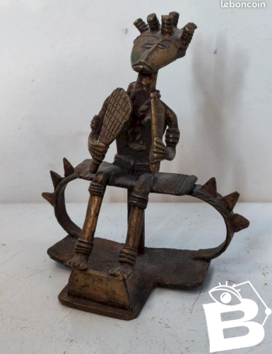 petite sculpture en bronze africain art primitif en bon etat