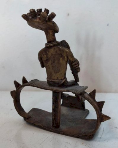 petite sculpture en bronze africain art primitif en bon etat