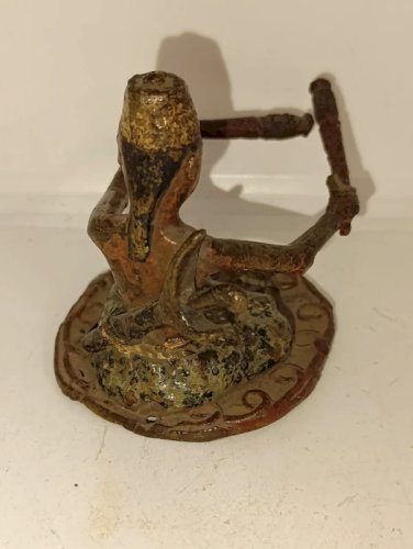 petite sculpture en bronze africain en bon etat