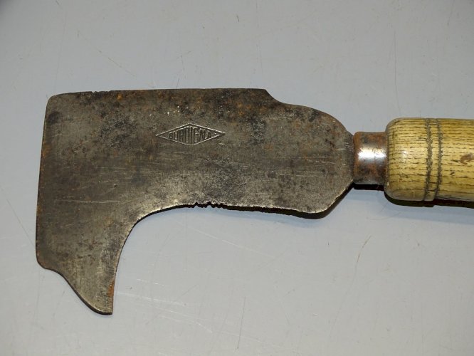 - PETITE SERPETTE LAME GRAVEE BURDIGALA MANCHE BOIS COLLECTION OUTIL ANCIEN  D