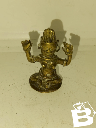 petite statuette divinité? en bronze ou laiton en bon etat
