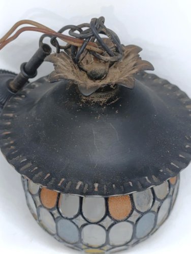 petite suspension globe style vitraux en bon etat