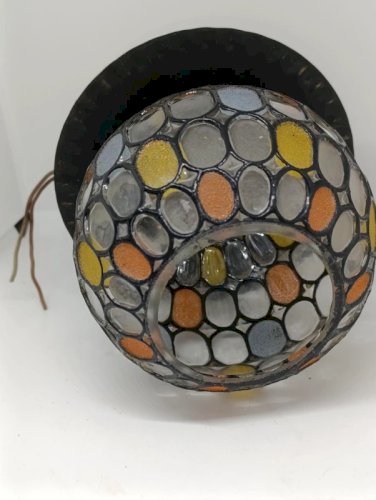 petite suspension globe style vitraux en bon etat