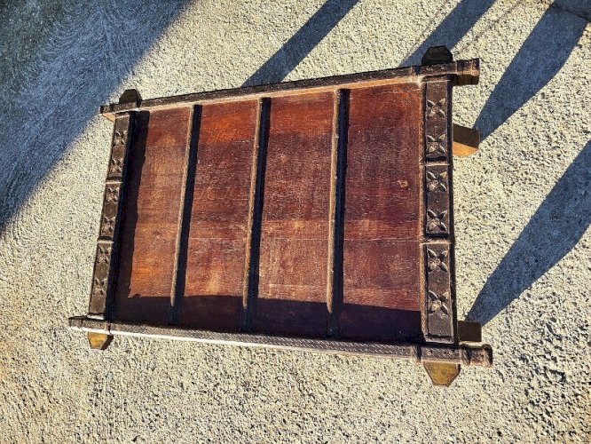 PETITE TABLE BASSE PETITE SELLE D'ELEPHANT EN BOIS METAL ET CUIVRE