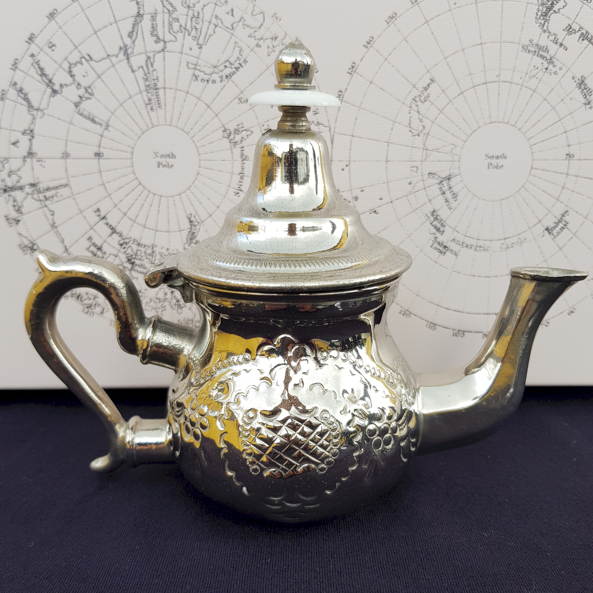Théière ancienne en porcelaine blanc et or | Selency