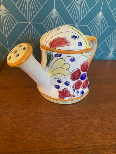 Petite verseuse ancienne, en terre cuite émaillée, école Italienne Romacréa.