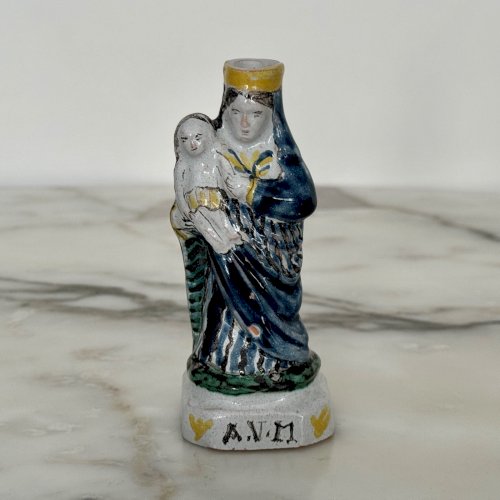 Petite Vierge à l'Enfant XVIIIe en faïence marquage AVM M4044