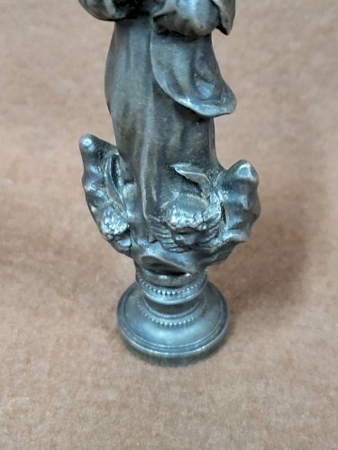 PETITE  VIERGE EN BRONZE ARGENTE DE 8.3 CM DE HAUT