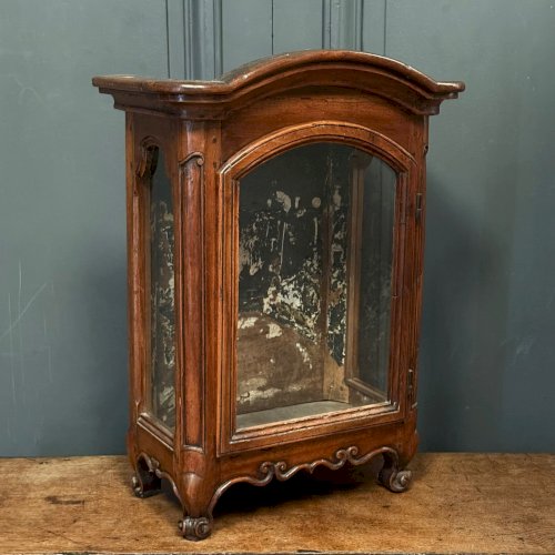 Petite vitrine en acajou XVIIIe Louis XV pieds bigorneaux L9051