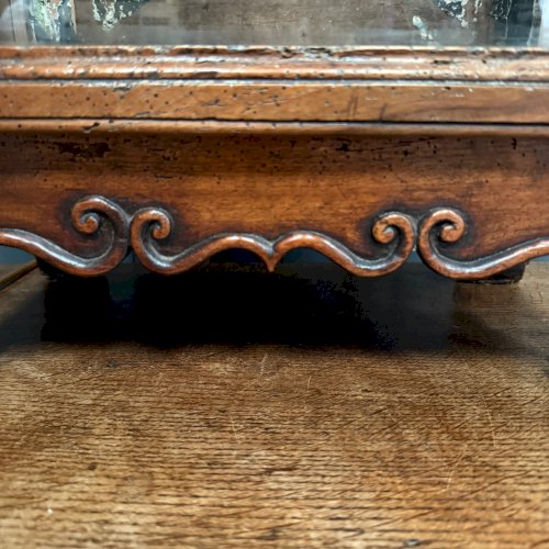 Petite vitrine en acajou XVIIIe Louis XV pieds bigorneaux L9051