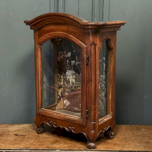 Petite vitrine en acajou XVIIIe Louis XV pieds bigorneaux L9051