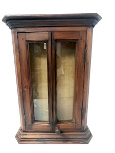 Small wall display case with two doors, 19th century.